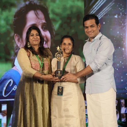 Geetha Saleesh receiving the Mockingjay Award for turmeric super food Curcumeal